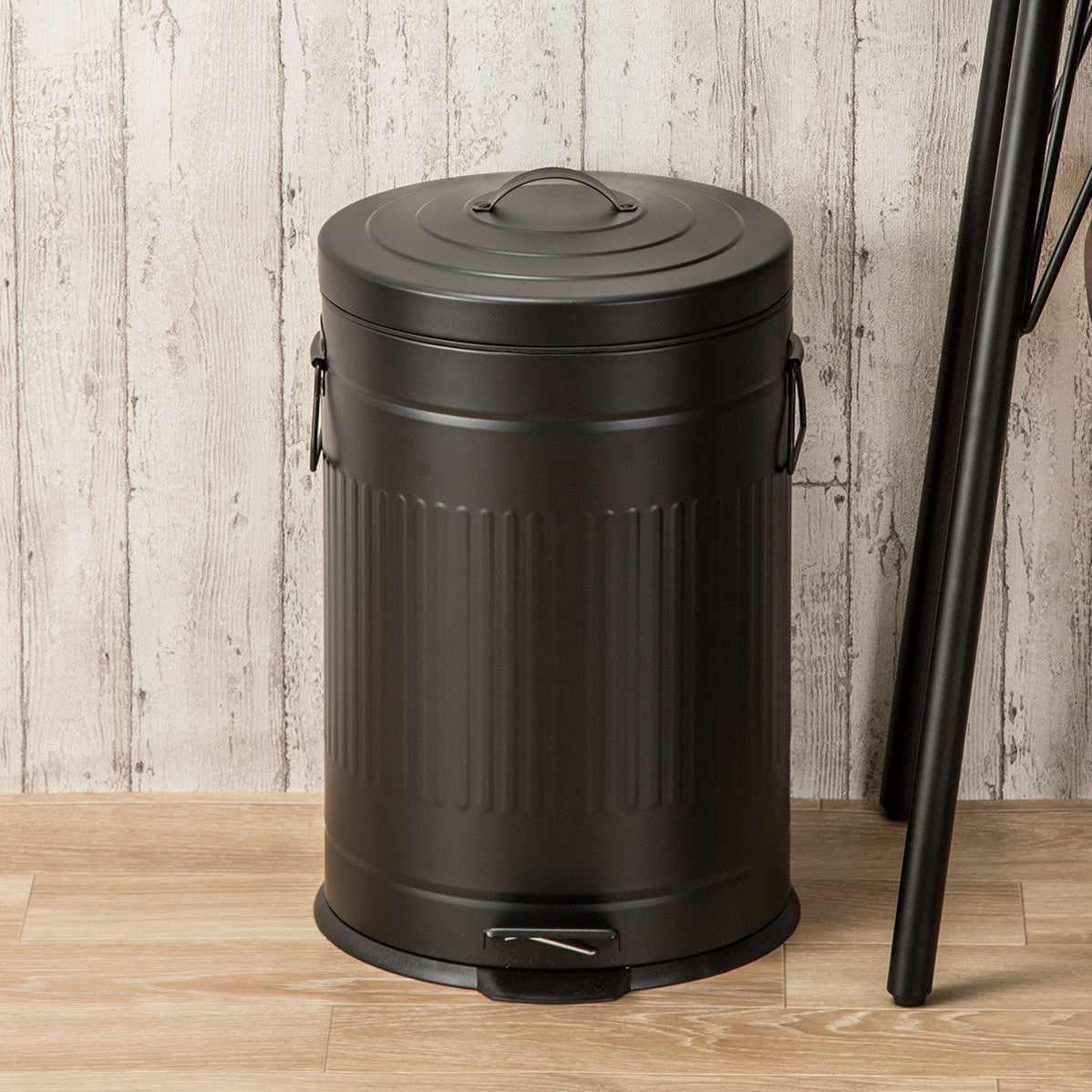 TRASH BINS & DUST BOXES